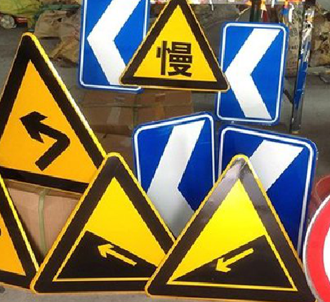 大足标识标牌中颜色的确定是很重要的。